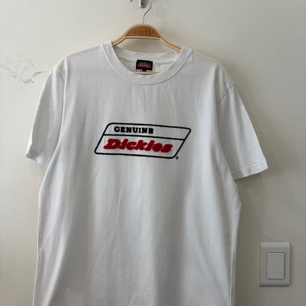 17. 디키즈 반팔티 
