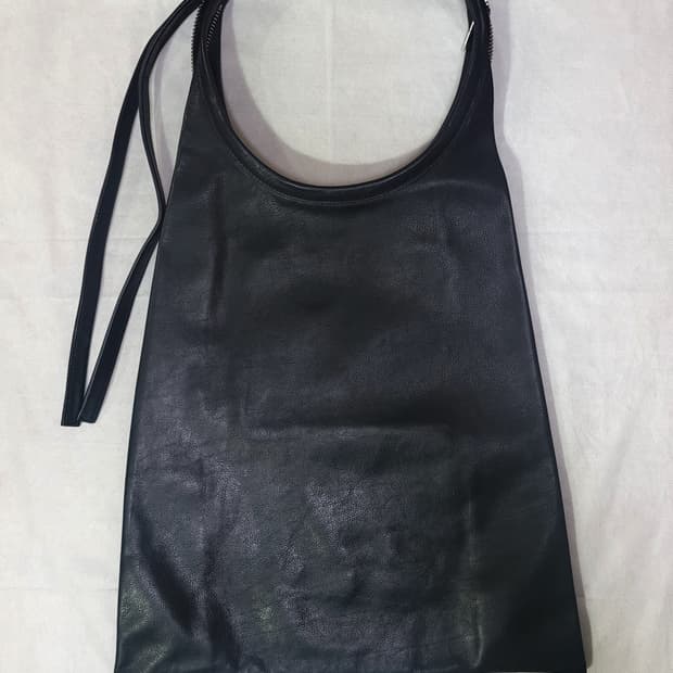 코스 레더 숄더백 cos