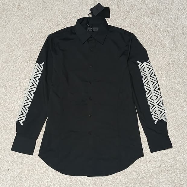 디그낙 패턴 슬리브 셔츠 새제품 46