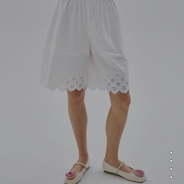 [마르디 메크르디] 자수 펀칭 반바지 (ONE SIZE) 판매합니다!