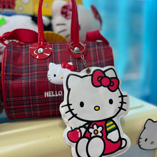 90s Hello Kitty Zip Up Keyring