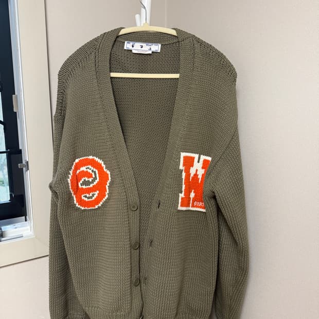 오프화이트 신형 니트가디건 m(105~110)