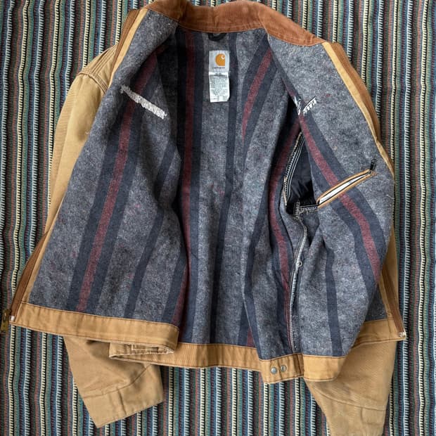 칼하트 J01 디트로이트 자켓
