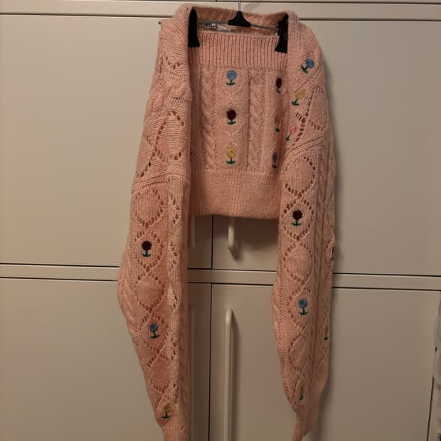 (카리나 착용) 자라 포인텔 니트 암 워머 • 니트 탑