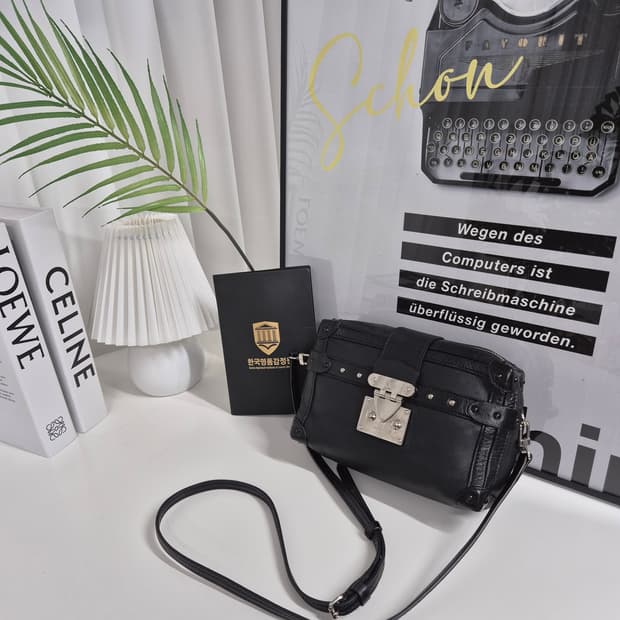 루이비통 쁘띠뜨말 크로스백