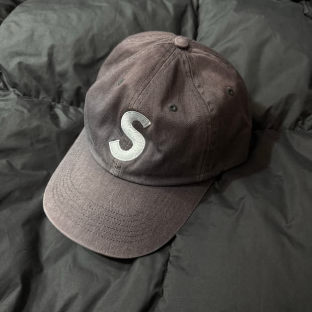 슈프림 피그먼트 프린트 S로고 6패널 캡 그레이