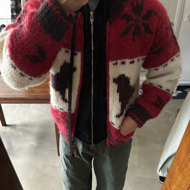 퍼스트다운 도그 그래픽 핸드 니트 코위찬 스웨터