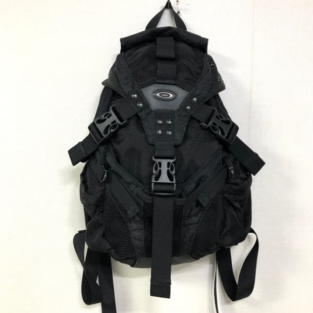 오클리 아이콘 테크니컬 유틸리티 미니 백팩 배낭 _ 블랙