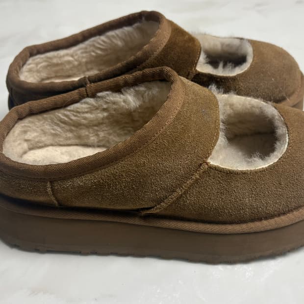 미국 어그 비아 메리제인 250