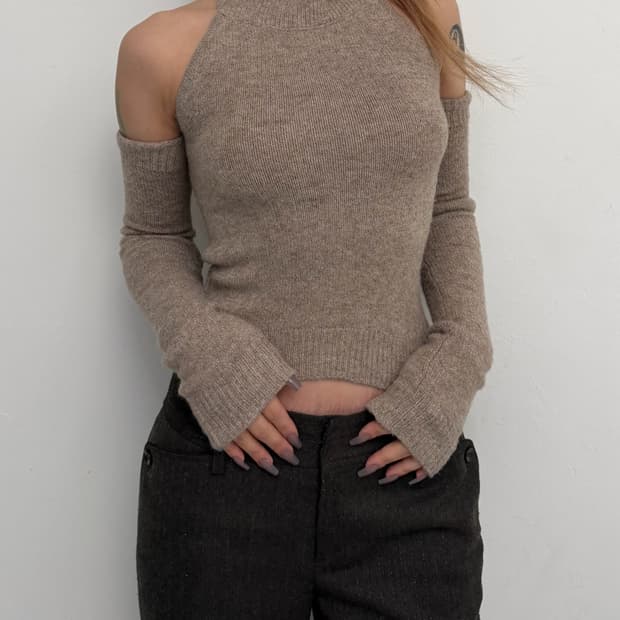 오트밀 컷아웃 니트 