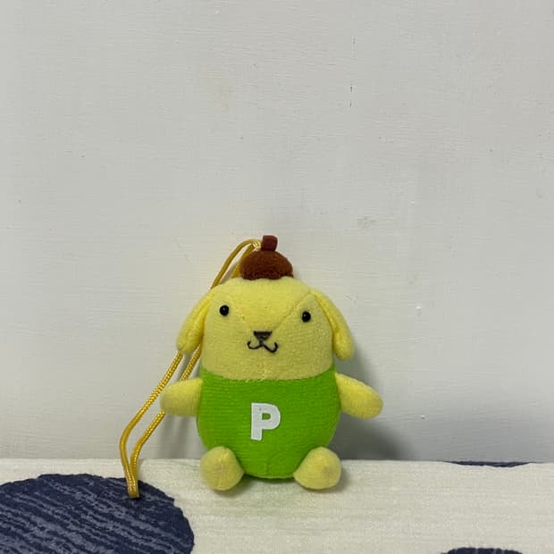 연두색 옷 입은 폼폼푸린 인형 키링