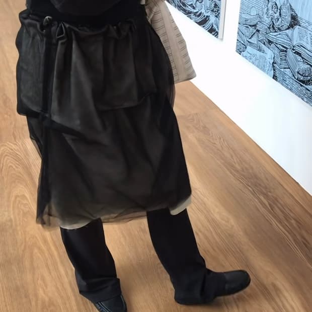 에옹쓰 2025FW SHASHA Skirt