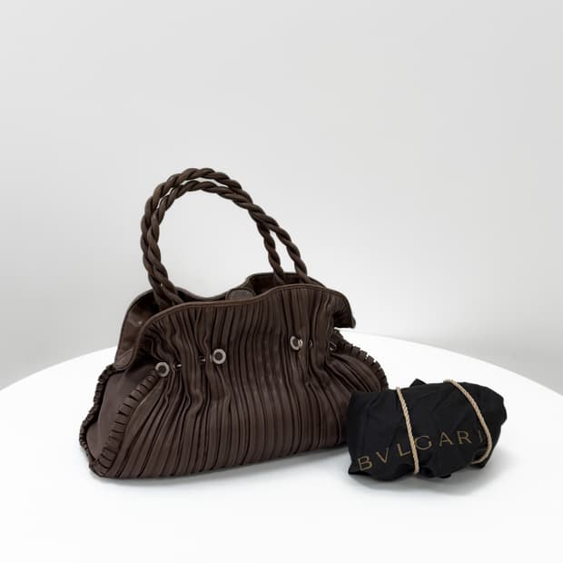 불가리 트위스트 플리츠 나파 레더 토트백