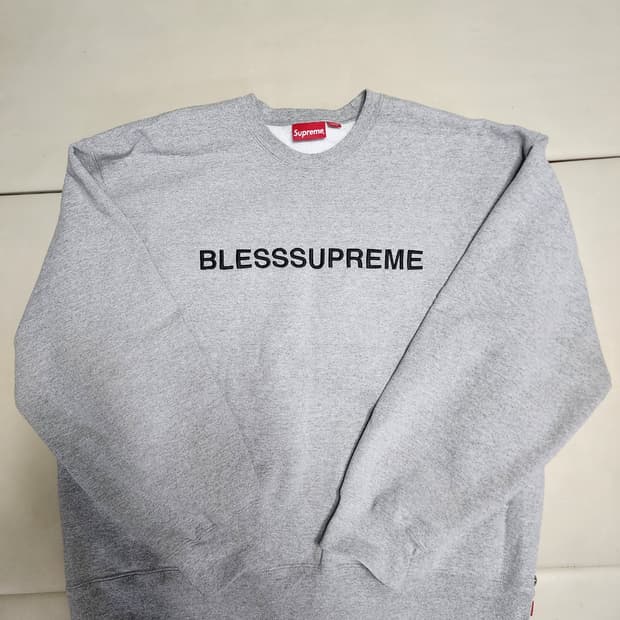 슈프림 블레스 맨투맨 xxl 110사이즈