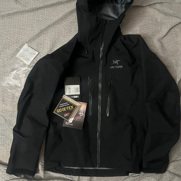 아크테릭스 알파 SV 캐나다 생산 M