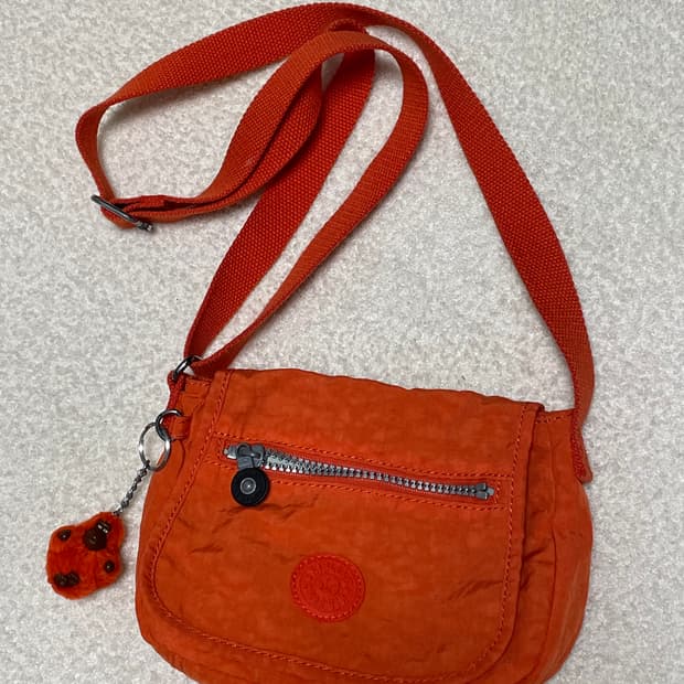 📍키플링 오렌지 크로스백