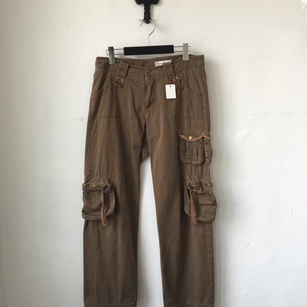 Out pocket cage pants