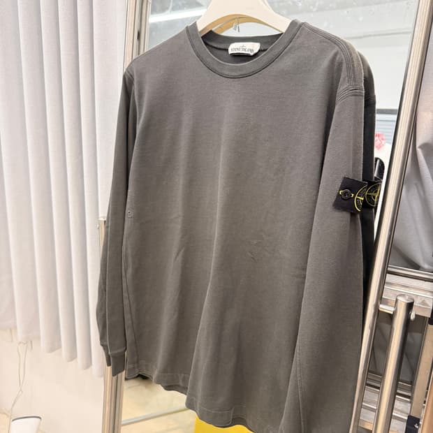 스톤아일랜드 차콜 맨투맨 L