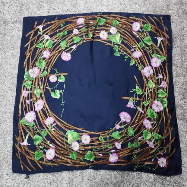 구찌 실크 스카프