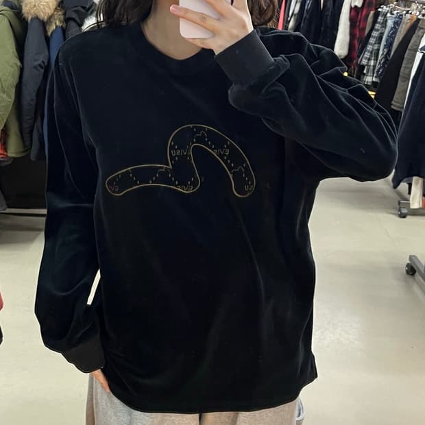 에비수 벨벳 맨투맨