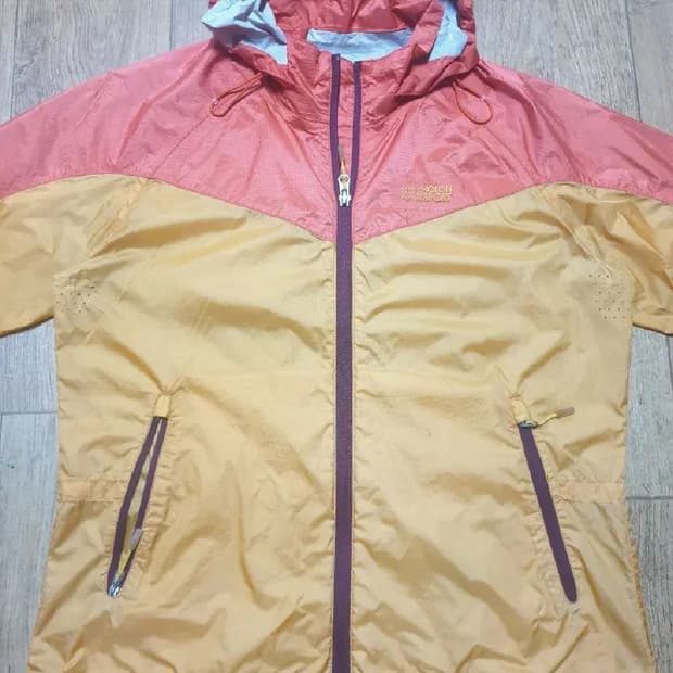 코오롱 아웃도어 바람막이 95 사이즈입니다