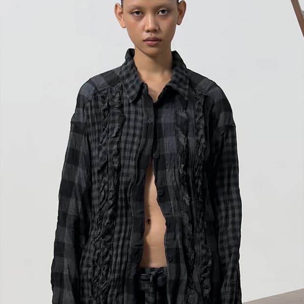 OPENYY CRINKLED RUFFLE SHIRT, BLACK