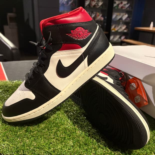 [새상품/w285]조던1미드 블랙짐레드 35%이상할인