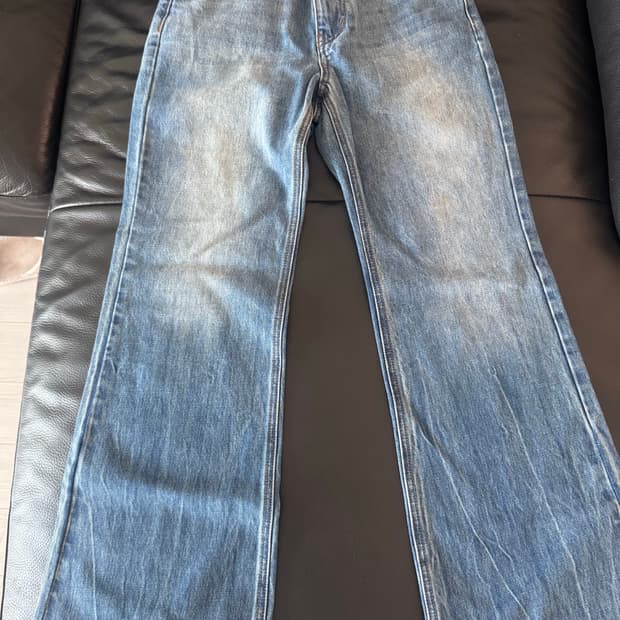 에잇세컨츠 부츠컷 데님팬츠