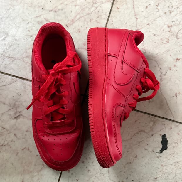 나이키 에어포스 1 '07 LV8 로우 트리플 레드 240