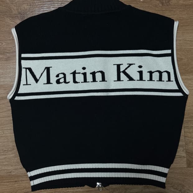 마뗑킴 스펠 포인트 니트 조끼