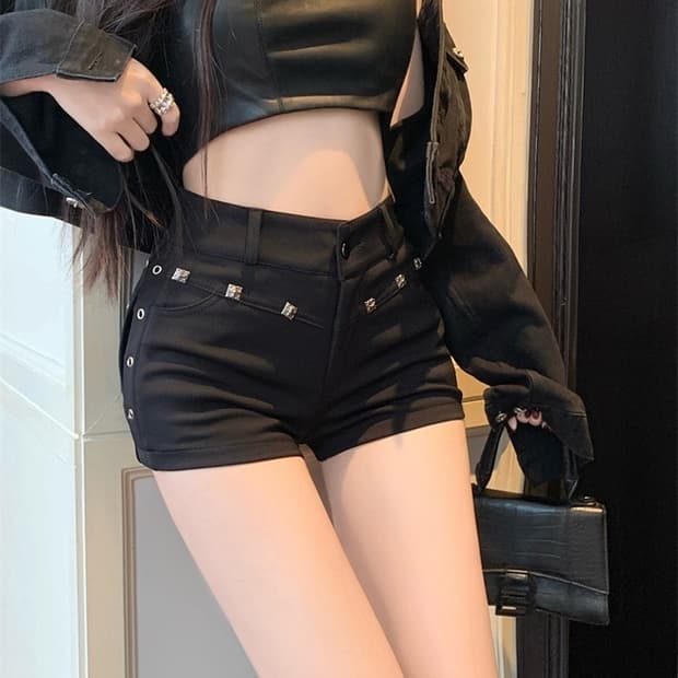 [새상품]스터드 핫팬츠 🖤⛓️
