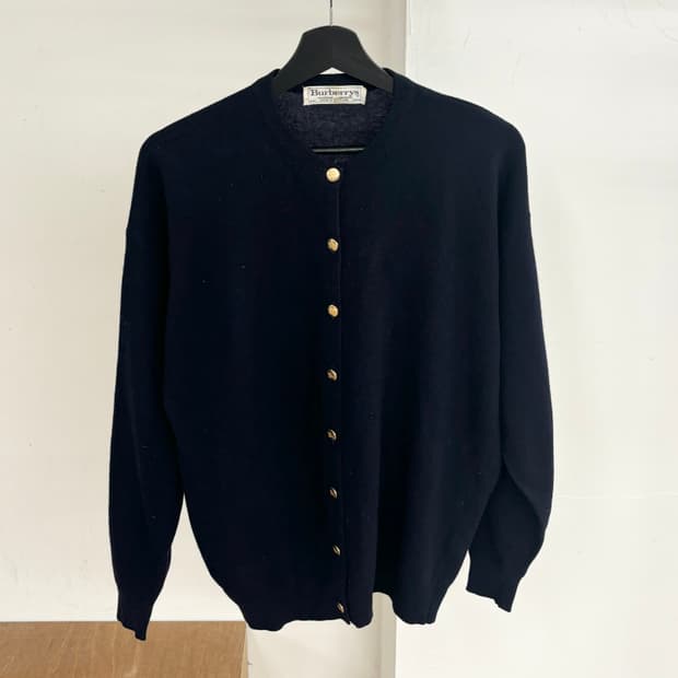 버버리 램스울 네이비 금장 가디건
