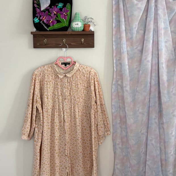 꽃무늬 코랄 블라우스