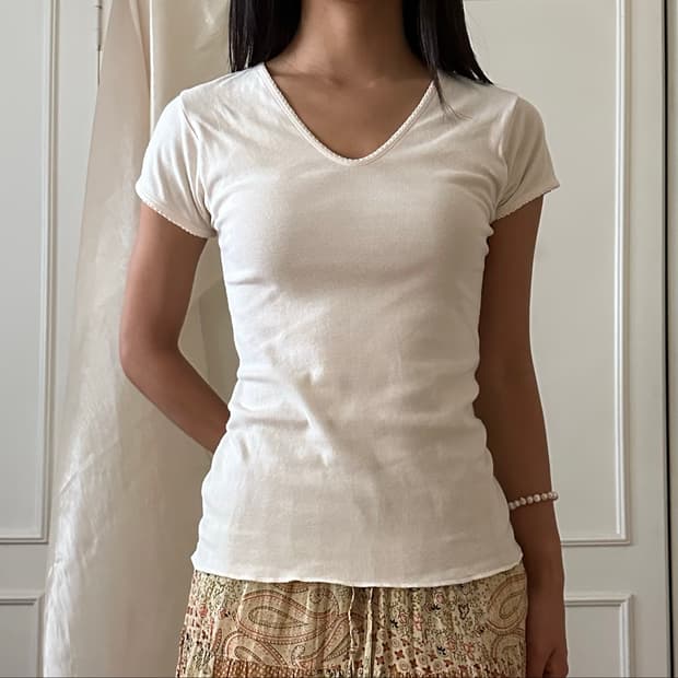 Yogurt V-neck T-shirt