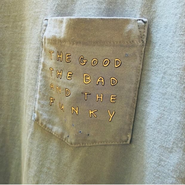 도넛리벤지 g b logo 티 팝니다 3사이즈입니다.