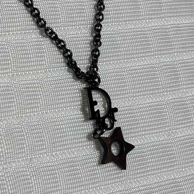 디올 흑니켈 오블리크 목걸이