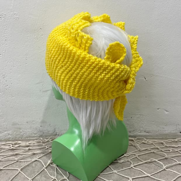  yellow knit crown scarf 