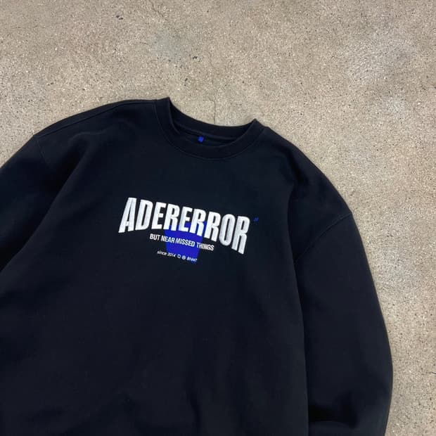 아더에러 블랙 오버핏 빅로고 맨투맨