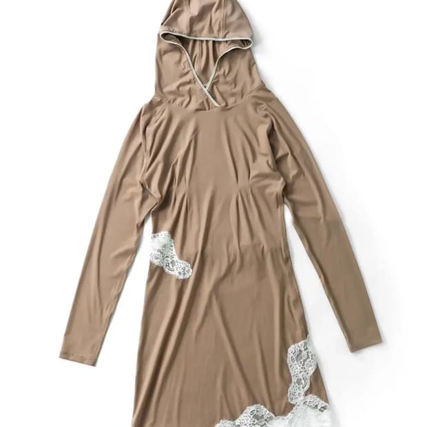 울리카 상투스 레이스 후드 원피스 누드