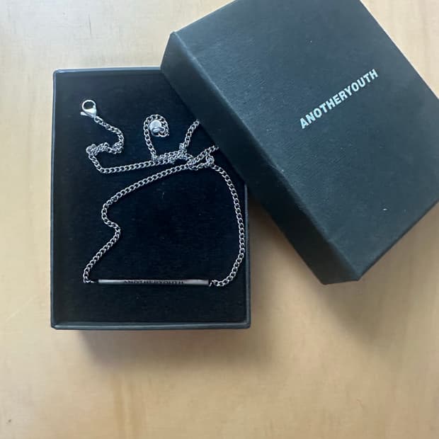 어나더유스 바 목걸이