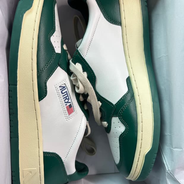 오트리 메달리스트 로우 레더 스니커즈 화이트 마운틴