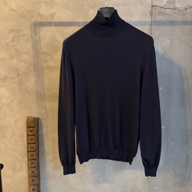 자노네 터틀넥 니트 105