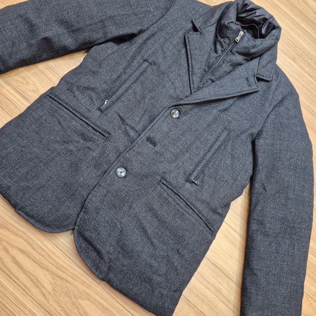 DKNY 남성 자켓 M사이즈 판매합니다. 모 99% 재질이라 고급스럽고 
