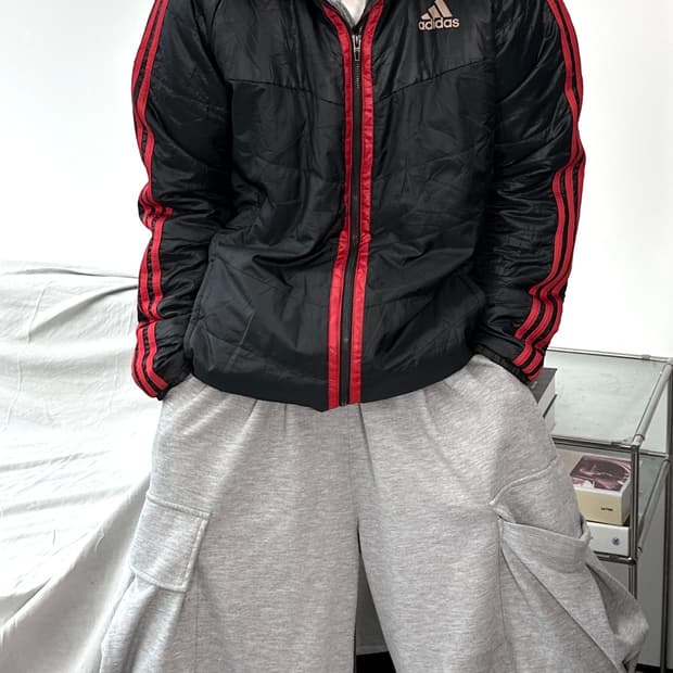 아디다스 블랙 레드 누빔 바람막이 L