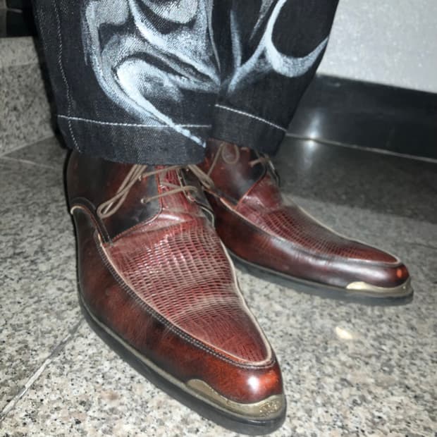 Red wine crocodile shoes