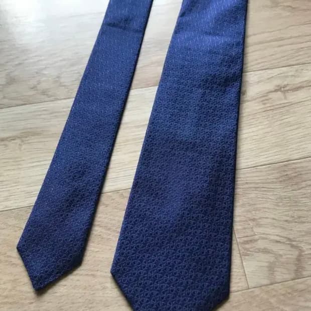 새제품 발렌티노 실크 넥타이 V 로고 이태리 수입 정품