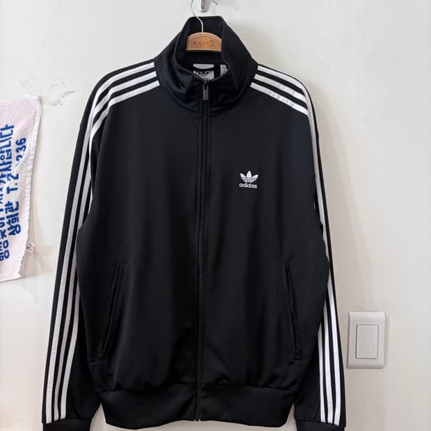 17. 아디다스 신형 져지 트랙탑 