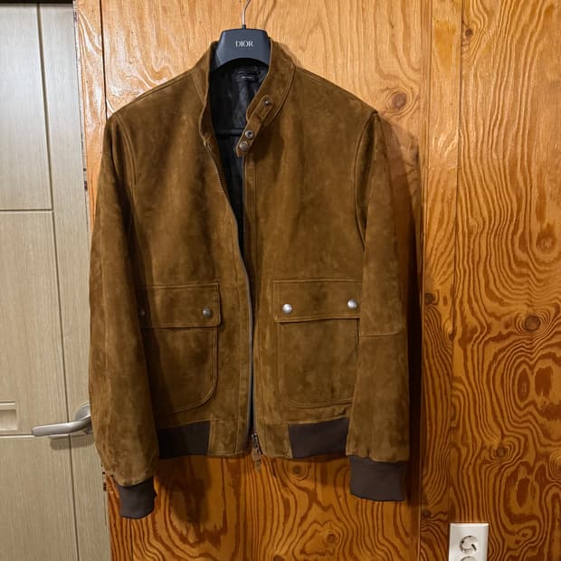 톰포드 23 S/S 스웨이드 자켓 판매 합니다.