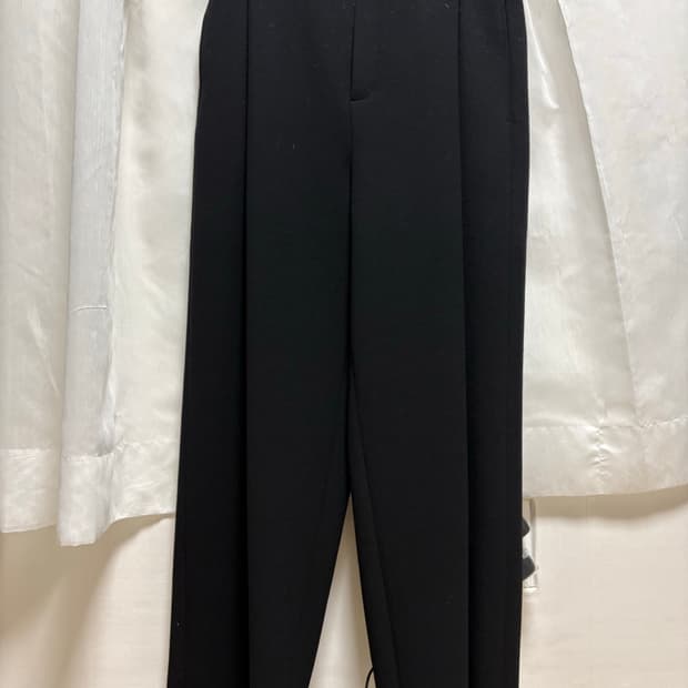 Amomento. Woold pants