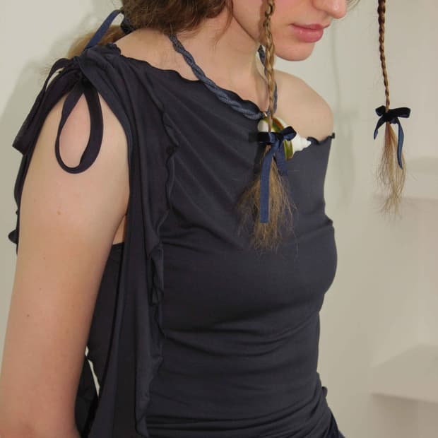 Yuheelee 유희리 원숄더 티셔츠 네이비